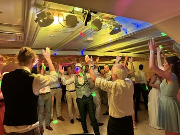 Was ne Krasse Hochzeits Party im Seehotel Töpferhaus: DJ Maikel sorgt für MEGA Party